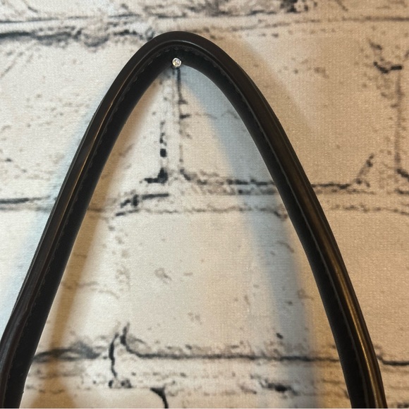 Coach Swagger - Picture 7 of 15